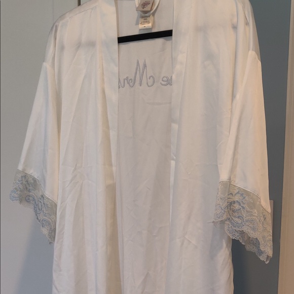 In the Bloom by Jonquil “the Mrs” bridal robe - Picture 8 of 13
